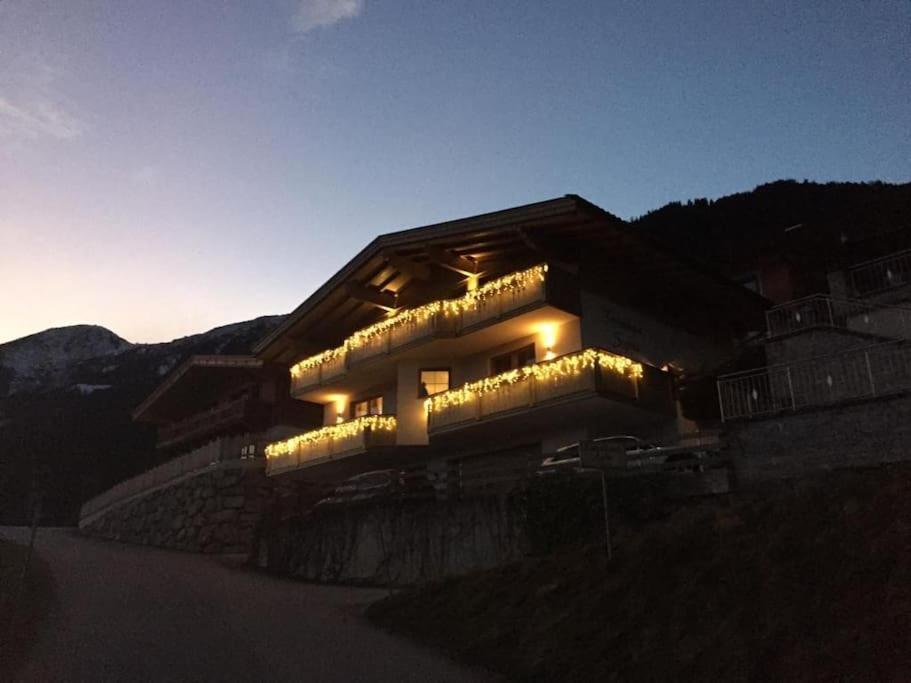 Ferienhaus Zillertal Panorama Blick Balkon Sauna Zellberg エクステリア 写真